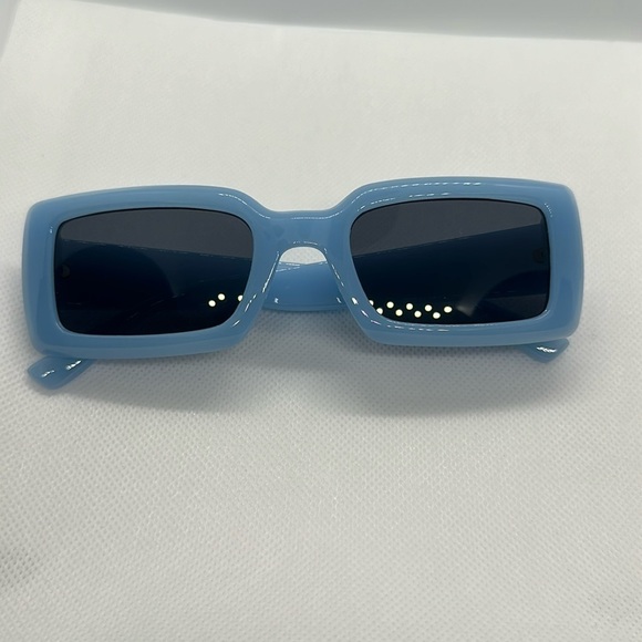 Retro Chic Blue Rectangle Sunglasses - UV400 Protection - Trendy Fashion Shades main image 5